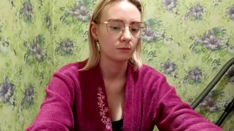 Lola online show from October 23, 1:43 pm