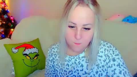 Snapshot of not_nakedcat chatting on December 27, 4:15 am hi glad to chat online show from December 27, 4:15 am