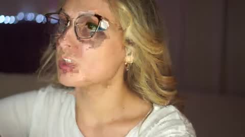 Tina online show from December 6, 8:07 pm