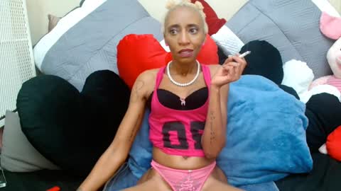 Snapshot of nubiangiggles chatting on March 11, 9:59 pm Nubiangiggles online show from March 11, 9:59 pm