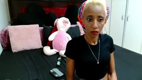 Snapshot of nubiangiggles chatting on September 21, 7:04 pm Nubiangiggles online show from September 21, 7:04 pm