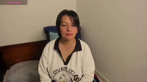 nuit_rose online show from March 4, 1:45 am