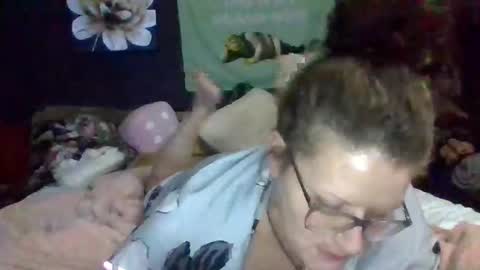 Snapshot of nutthousefunnyfarm chatting on December 14, 5:57 am nutthousefunnyfarm online show from December 14, 5:57 am