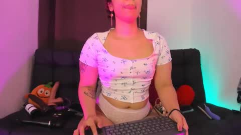 Snapshot of nyalgasai1 chatting on March 5, 4:02 am Nia online show from March 5, 4:02 am