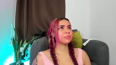 Snapshot of nyalgasai1 chatting on October 20, 2:01 am Nia online show from October 20, 2:01 am