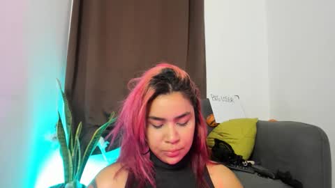 Snapshot of nyalgasai1 chatting on November 13, 4:44 am Nia online show from November 13, 4:44 am