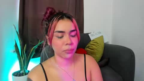 Snapshot of nyalgasai1 chatting on November 15, 10:15 pm Nia online show from November 15, 10:15 pm