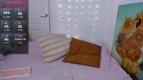 Snapshot of nymphobabee chatting on January 9, 5:13 am crystal 3 online show from January 9, 5:13 am