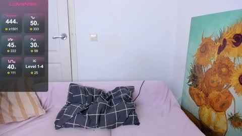 Snapshot of nymphobabee chatting on February 7, 12:42 am crystal 3 online show from February 7, 12:42 am