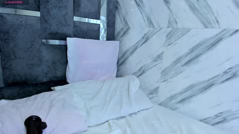 xionela gates online show from January 13, 10:45 pm