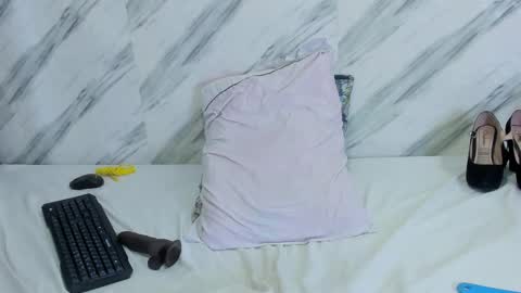 xionela gates online show from March 3, 1:10 am