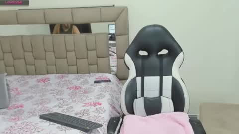 nyomi browm online show from February 20, 4:07 am