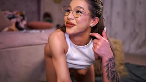 nyrobinova online show from January 25, 1:30 pm