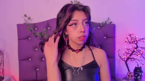   online show from December 3, 11:01 am