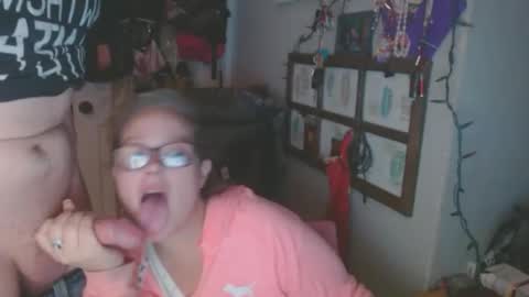 Snapshot of o0oshesquirt4hims chatting on December 15, 4:18 am o0oshesquirt4hims online show from December 15, 4:18 am