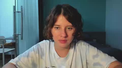 Evie online show from December 10, 1:55 pm