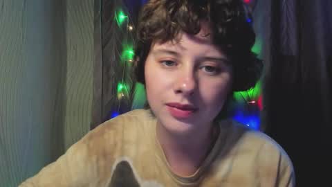 Evie online show from October 19, 1:23 pm