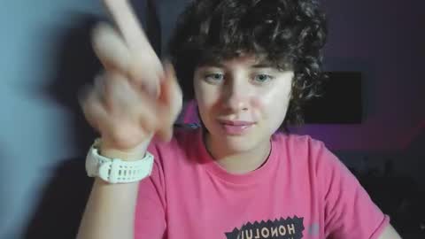 Evie online show from November 22, 1:21 pm