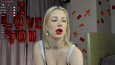 Lynna online show from February 18, 3:21 pm