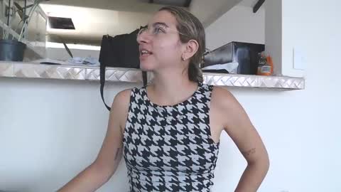 Val online show from January 23, 3:22 pm