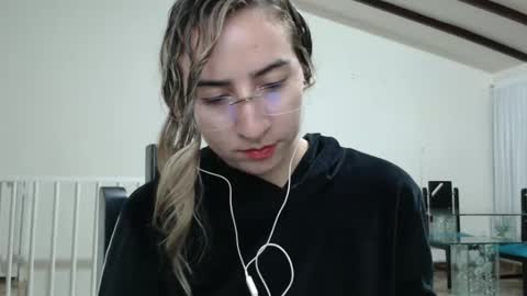 Val online show from February 9, 2:06 am