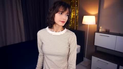 Snapshot of odettehatt chatting on February 26, 3:41 pm Thea online show from February 26, 3:41 pm