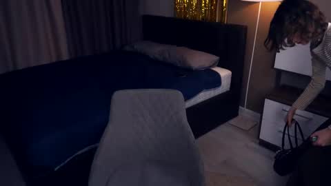 Snapshot of odettehatt chatting on February 26, 6:43 pm Thea online show from February 26, 6:43 pm