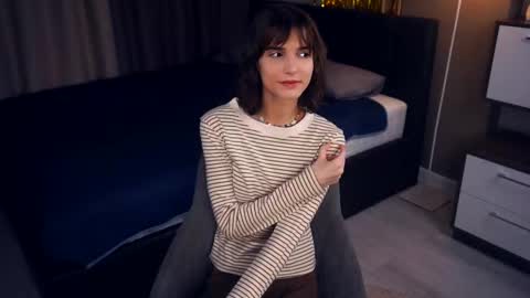 Snapshot of odettehatt chatting on February 26, 9:48 pm Thea online show from February 26, 9:48 pm