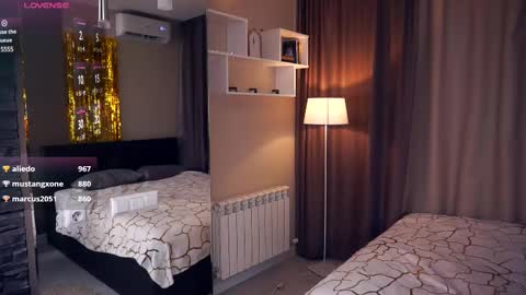 Snapshot of odettehatt chatting on March 5, 9:15 pm Thea online show from March 5, 9:15 pm