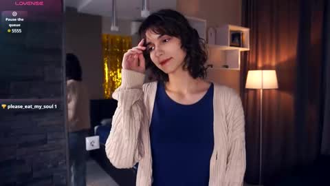 Snapshot of odettehatt chatting on March 6, 4:07 pm Thea online show from March 6, 4:07 pm