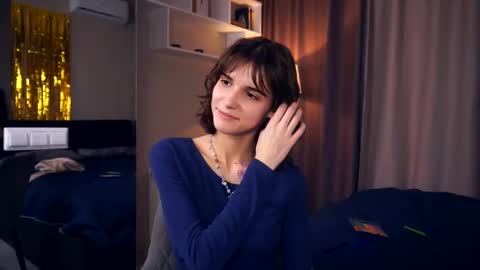 Snapshot of odettehatt chatting on March 6, 10:15 pm Thea online show from March 6, 10:15 pm