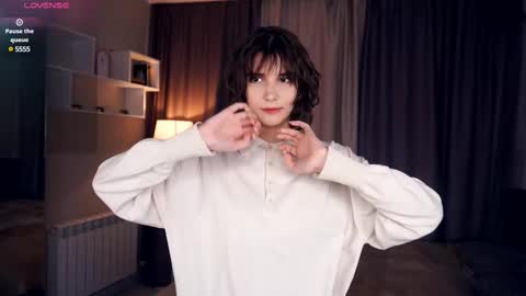 Snapshot of odettehatt chatting on March 7, 4:44 pm Thea online show from March 7, 4:44 pm