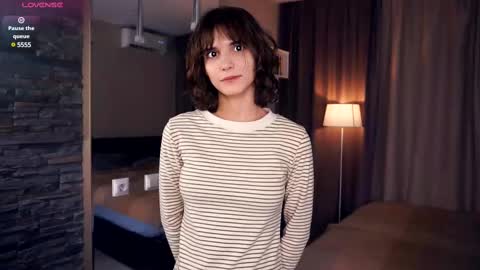 Snapshot of odettehatt chatting on March 12, 3:51 pm Thea online show from March 12, 3:51 pm