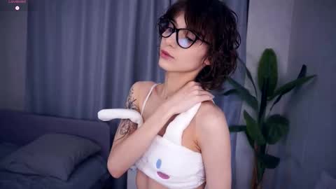 Snapshot of odettehatt chatting on September 18, 6:43 pm Thea online show from September 18, 6:43 pm