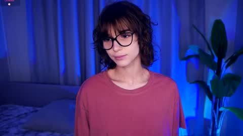 Snapshot of odettehatt chatting on October 3, 7:33 pm Thea online show from October 3, 7:33 pm