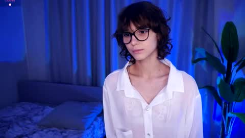 Snapshot of odettehatt chatting on October 4, 7:01 pm Thea online show from October 4, 7:01 pm