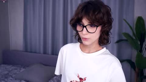 Snapshot of odettehatt chatting on October 15, 7:47 pm Thea online show from October 15, 7:47 pm