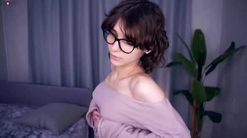 Snapshot of odettehatt chatting on October 22, 7:02 pm Thea online show from October 22, 7:02 pm