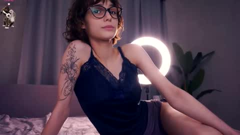 Snapshot of odettehatt chatting on October 26, 7:09 pm Thea online show from October 26, 7:09 pm