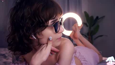 Snapshot of odettehatt chatting on October 27, 8:57 pm Thea online show from October 27, 8:57 pm