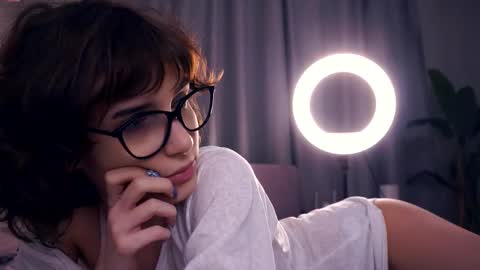 Snapshot of odettehatt chatting on November 2, 6:21 pm Thea online show from November 2, 6:21 pm