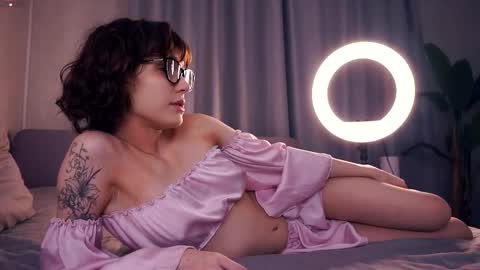 Snapshot of odettehatt chatting on November 7, 7:25 pm Thea online show from November 7, 7:25 pm