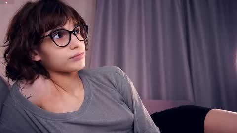 Snapshot of odettehatt chatting on November 8, 7:12 pm Thea online show from November 8, 7:12 pm