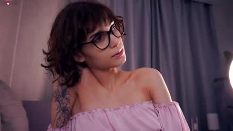 Snapshot of odettehatt chatting on November 11, 7:36 pm Thea online show from November 11, 7:36 pm