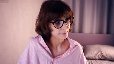 Snapshot of odettehatt chatting on November 18, 6:12 pm Thea online show from November 18, 6:12 pm