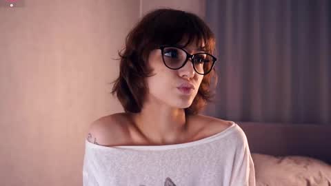 Snapshot of odettehatt chatting on November 21, 7:34 pm Thea online show from November 21, 7:34 pm