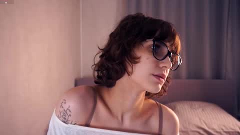 Snapshot of odettehatt chatting on November 24, 7:13 pm Thea online show from November 24, 7:13 pm