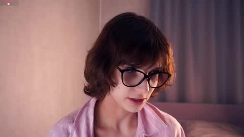 Snapshot of odettehatt chatting on November 28, 7:38 pm Thea online show from November 28, 7:38 pm