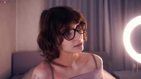 Snapshot of odettehatt chatting on December 1, 6:35 pm Thea online show from December 1, 6:35 pm