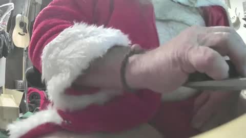 Snapshot of offthecock chatting on December 18, 5:57 am offthecock online show from December 18, 5:57 am